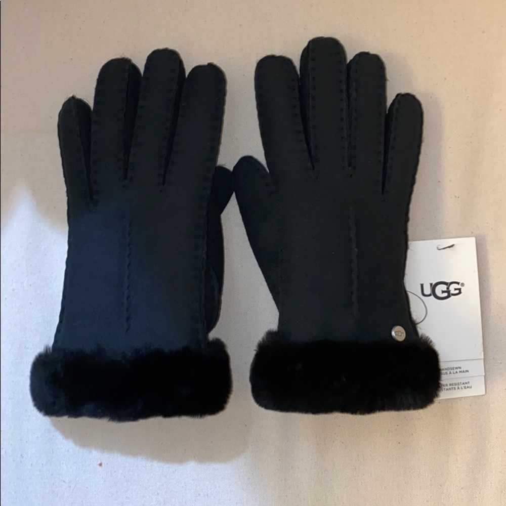 UGG Womens Gloves Size small Sheepskin